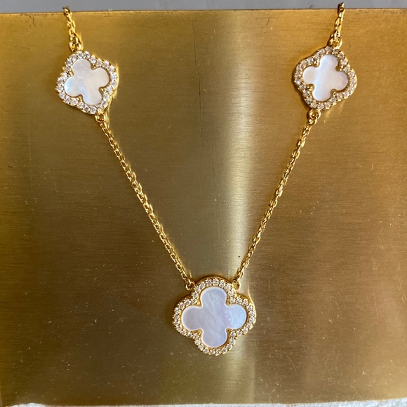 Rachel Zoe NWT Mother of Pearl/gold 3 Clover necklace 18" - Picture 7 of 7